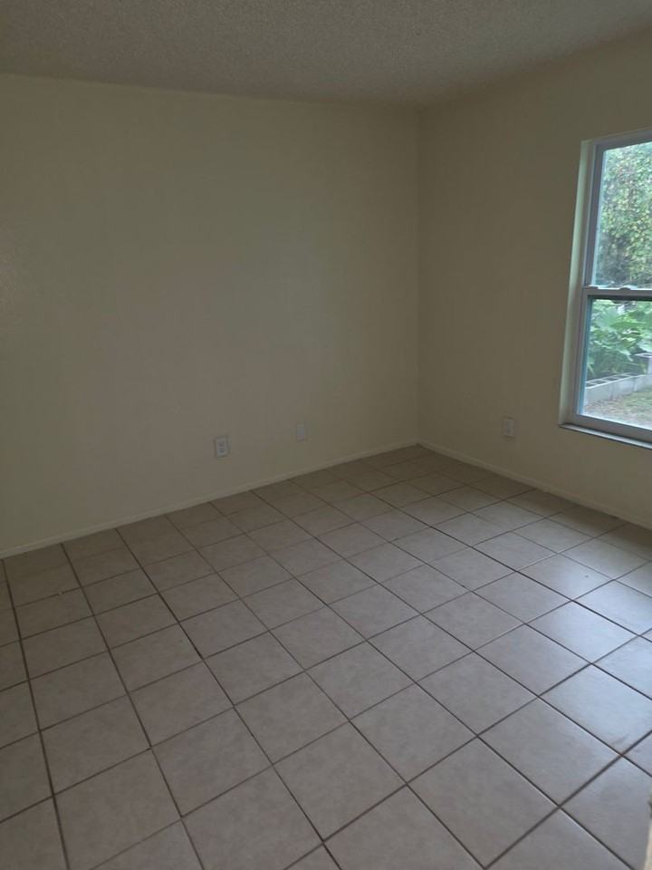 343 61st Ave E - Photo 4 of 10