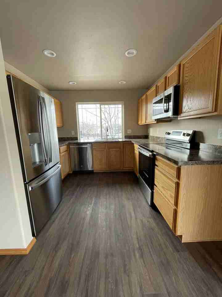 23 Stratford Dr - Photo 3 of 13