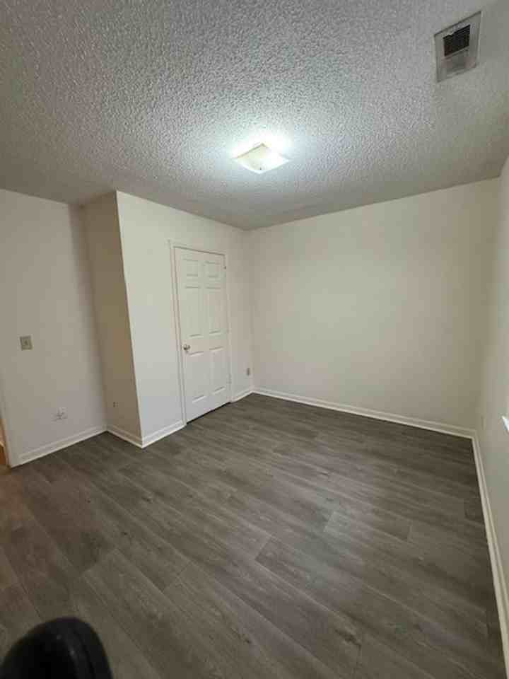 310 Park Ave - Photo 5 of 12