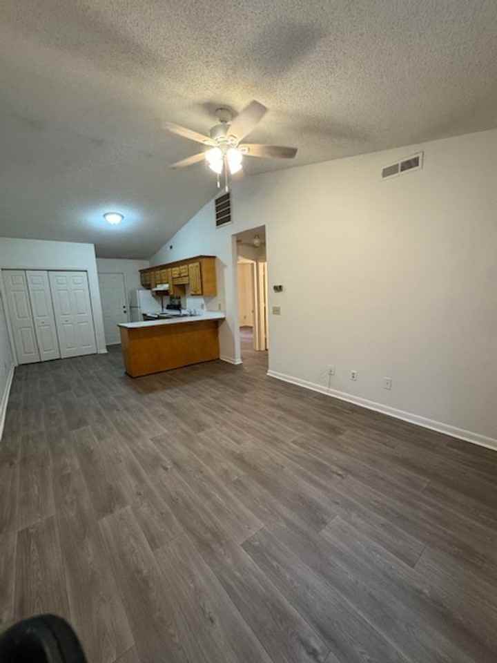 310 Park Ave - Photo 7 of 12