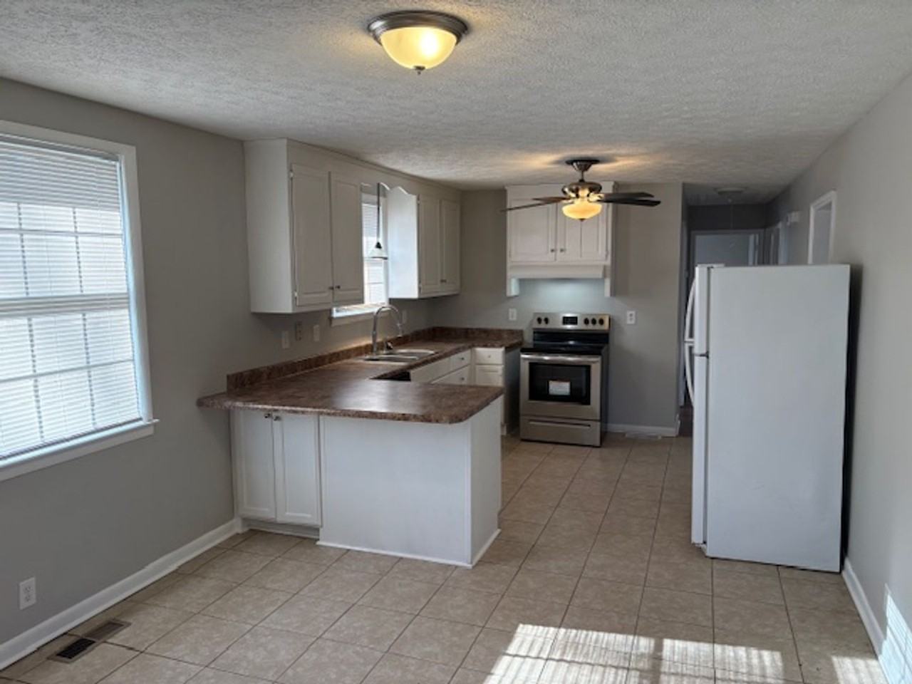 8725 Diane St - Photo 4 of 14