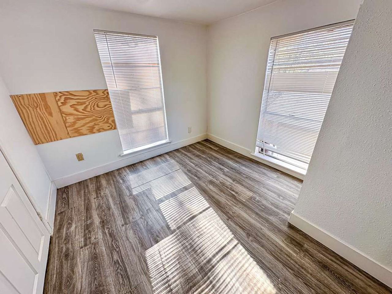 2555 Pierce St - Photo 6 of 23