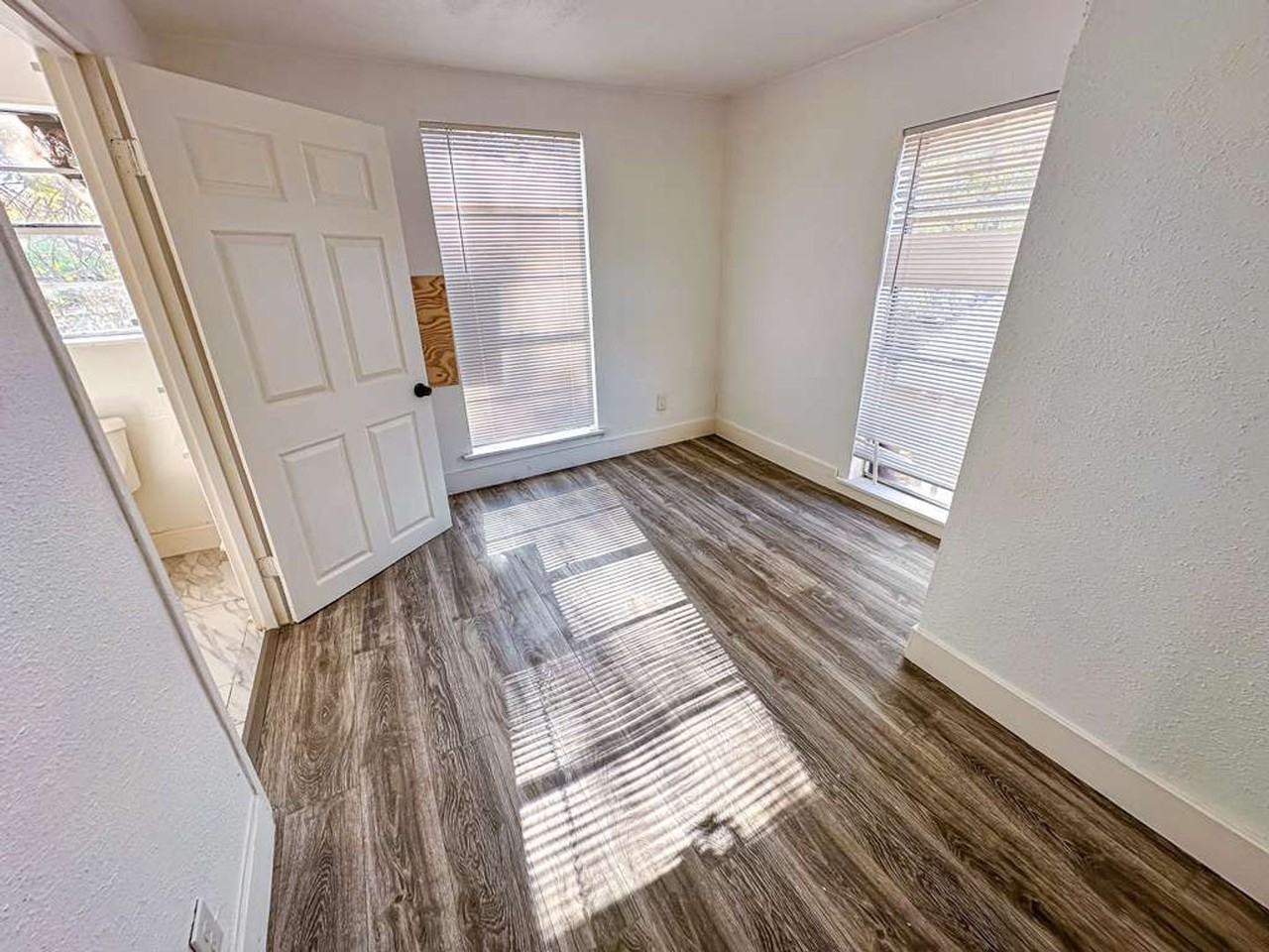 2555 Pierce St - Photo 7 of 23