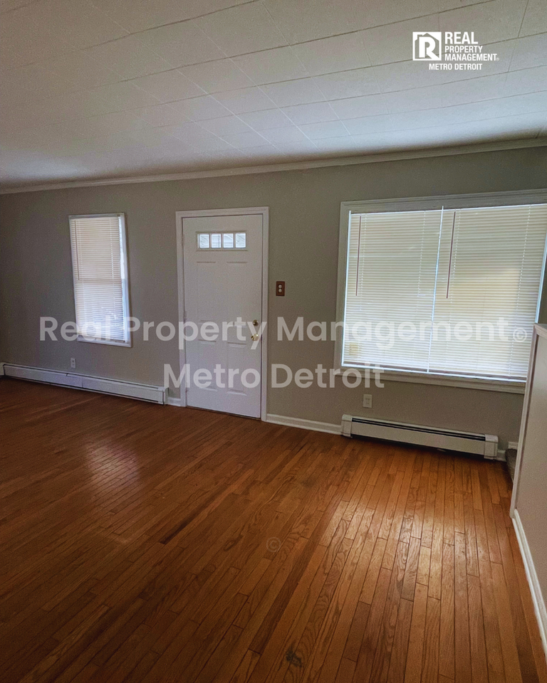 11067 Hupp Ave - Photo 3 of 16