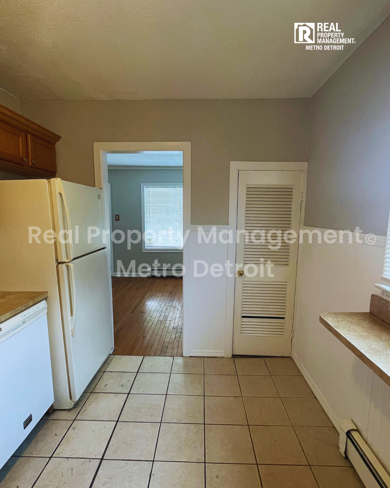 11067 Hupp Ave - Photo 6 of 16