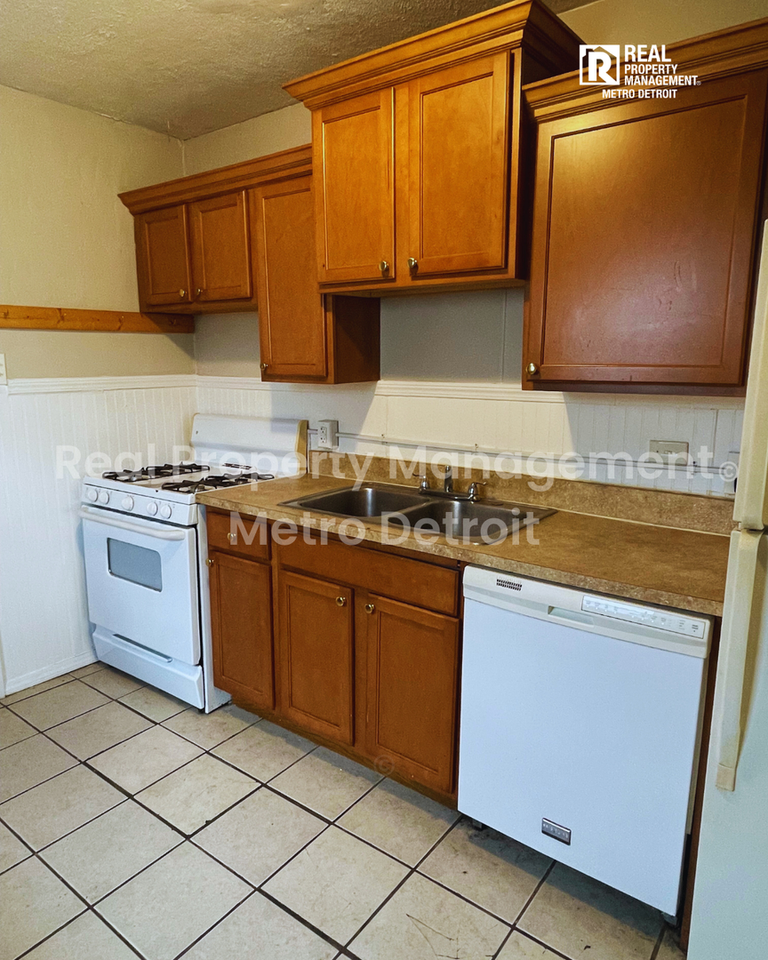 11067 Hupp Ave - Photo 7 of 16