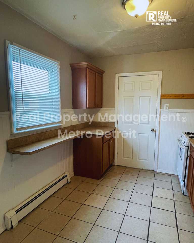 11067 Hupp Ave - Photo 7 of 14