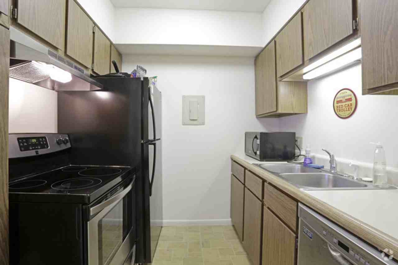 1402 McKinley Ave - Photo 6 of 12