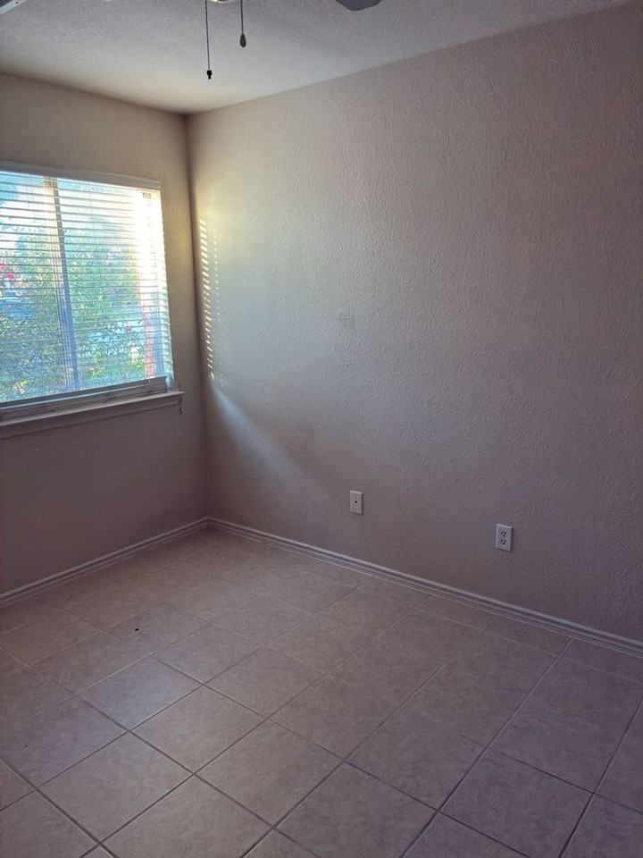 1105 Coronation Way - Photo 4 of 17