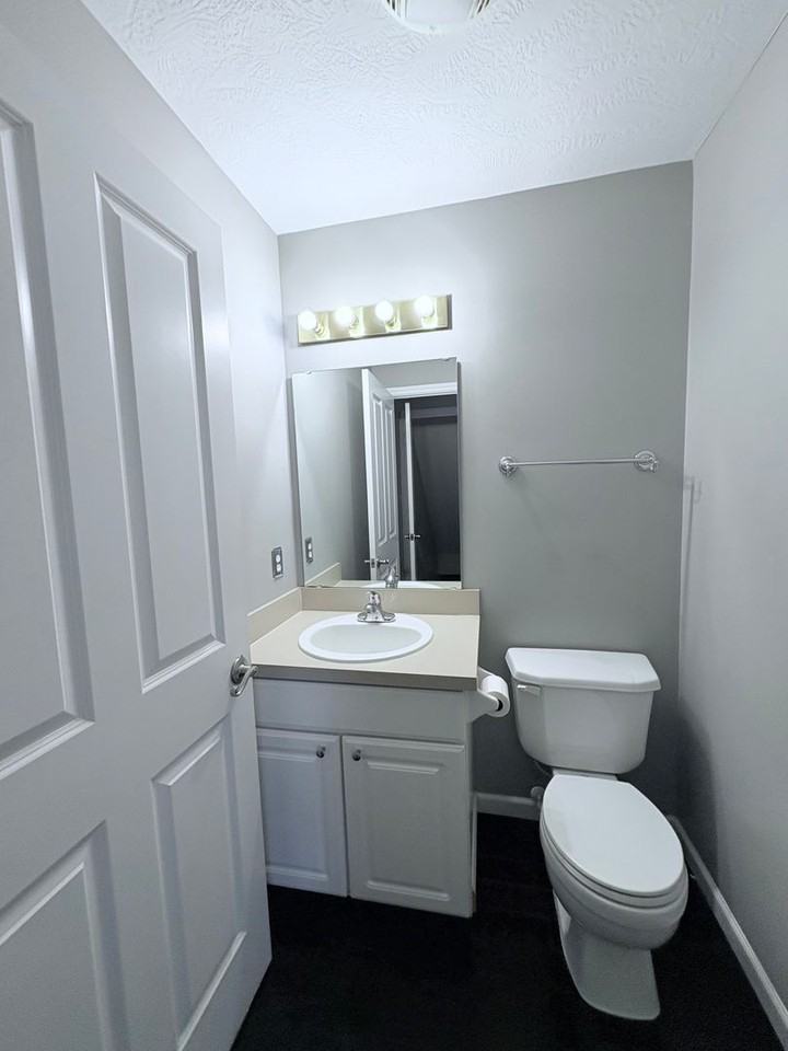 8208 Echo Spring Dr - Photo 4 of 15