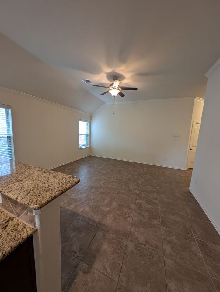 18918 Bluestone Hollow Ln - Photo 5 of 12