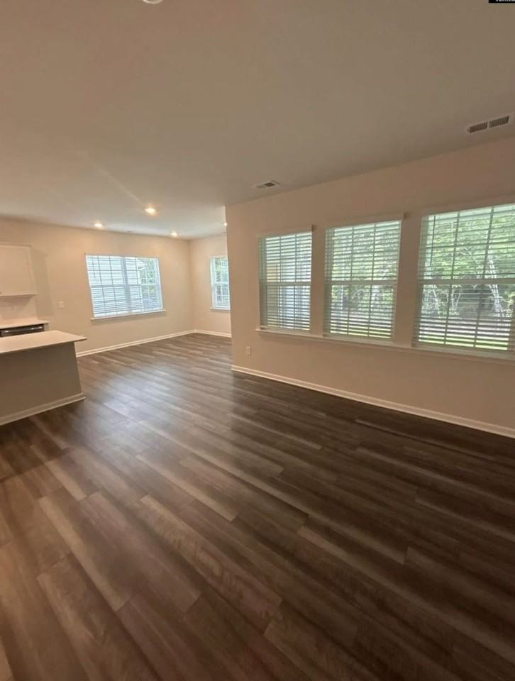 138 Parkwood Ct - Photo 3 of 17