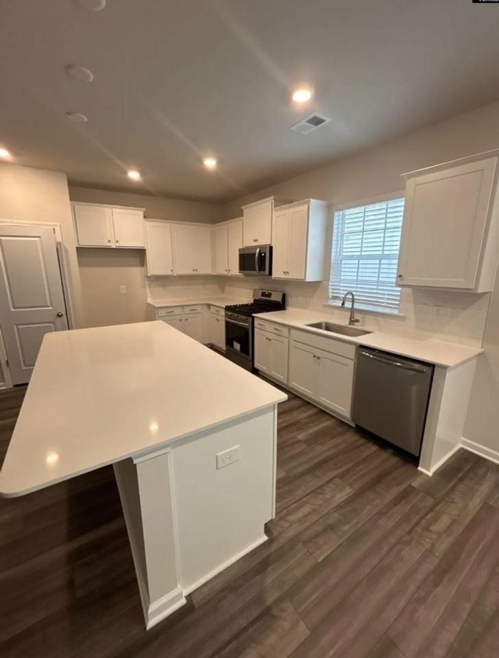 138 Parkwood Ct - Photo 5 of 17