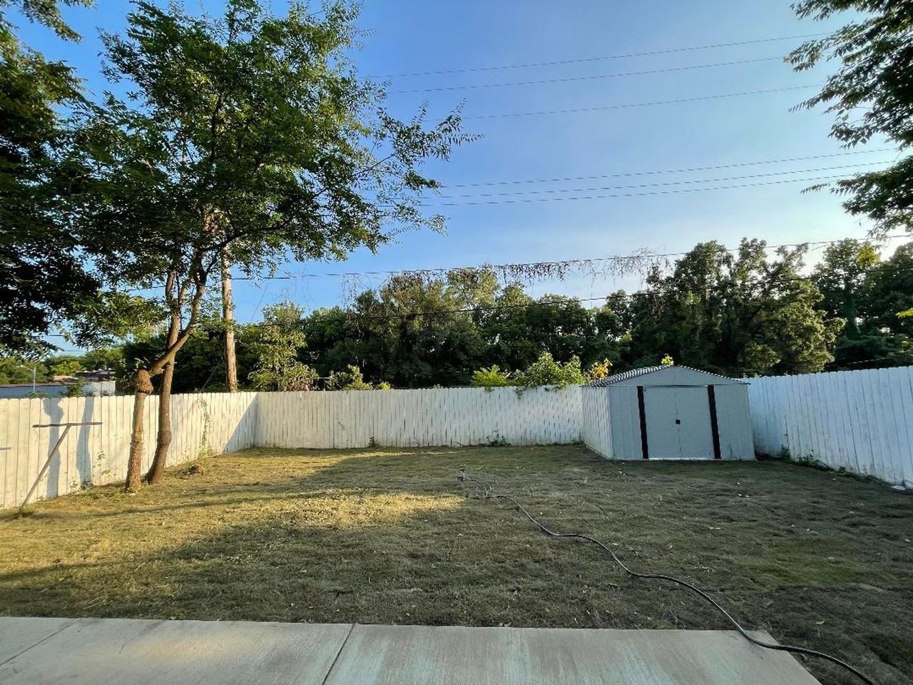 985 Galloway Ave - Photo 3 of 18