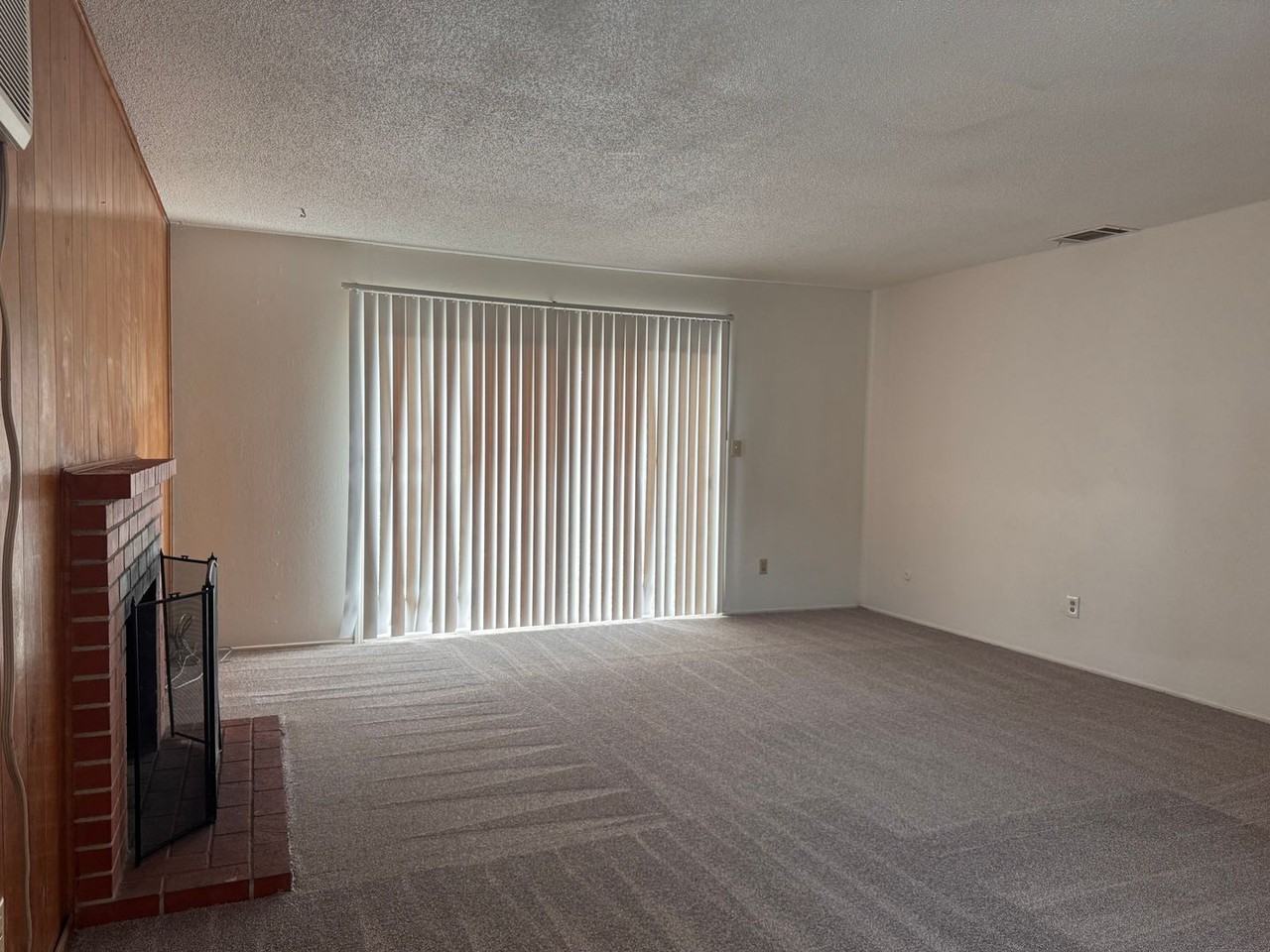 1025 Charles St - Photo 2 of 9