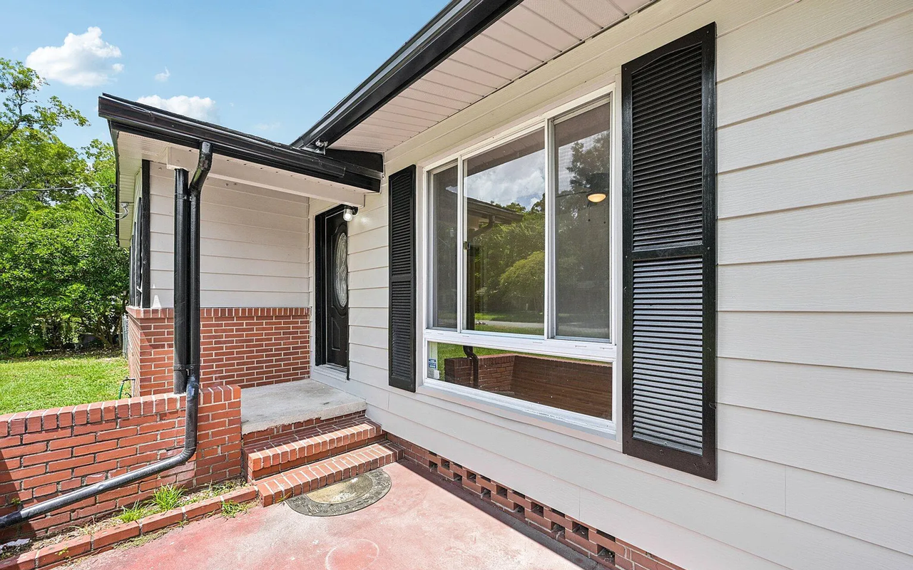 6013 Woodside Dr - Photo 2 of 14