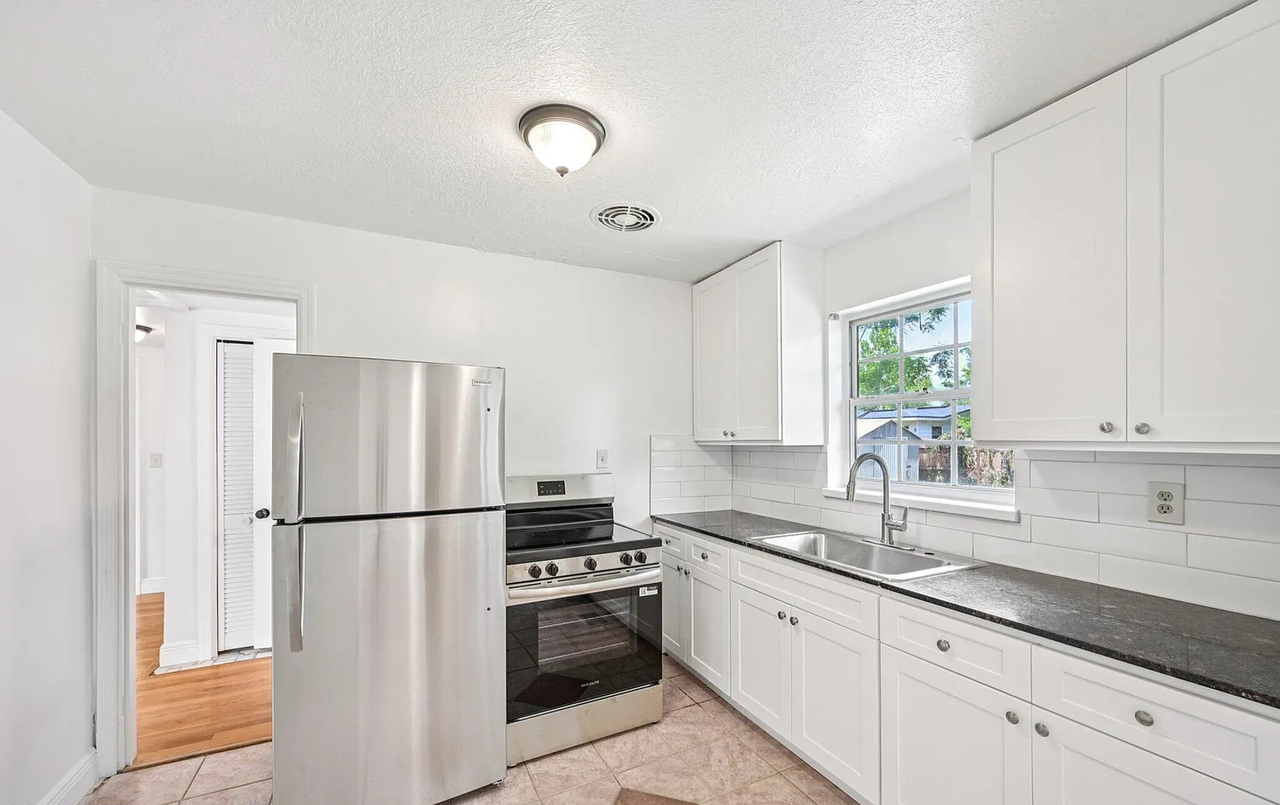 6013 Woodside Dr - Photo 6 of 14