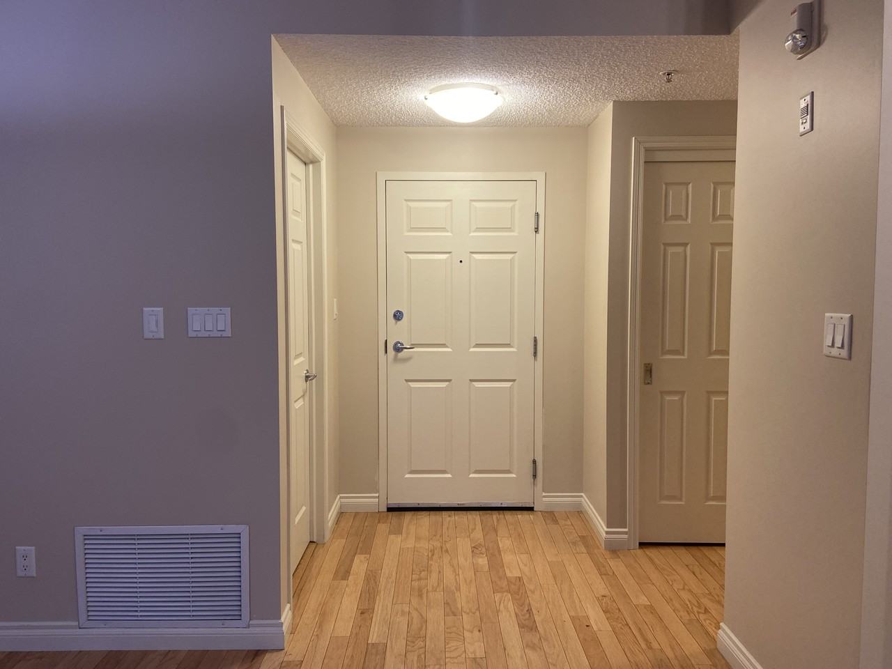 #208 9815 96A Street - Photo 4 of 16