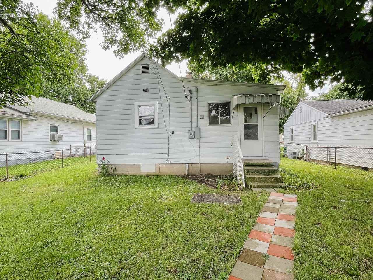 922 W 15th St - Photo 4 of 35