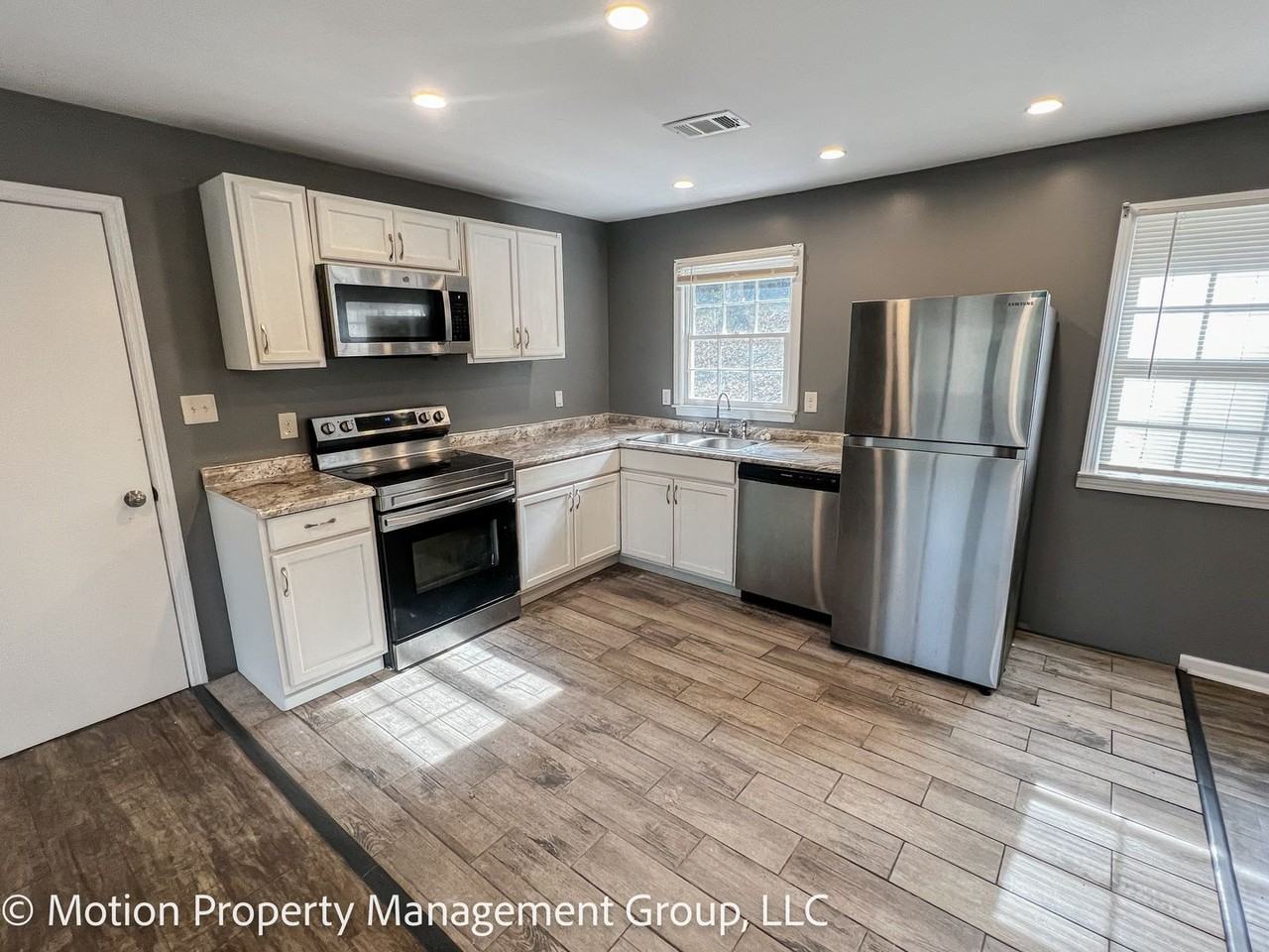 2728 Pierce Dr N - Photo 2 of 7