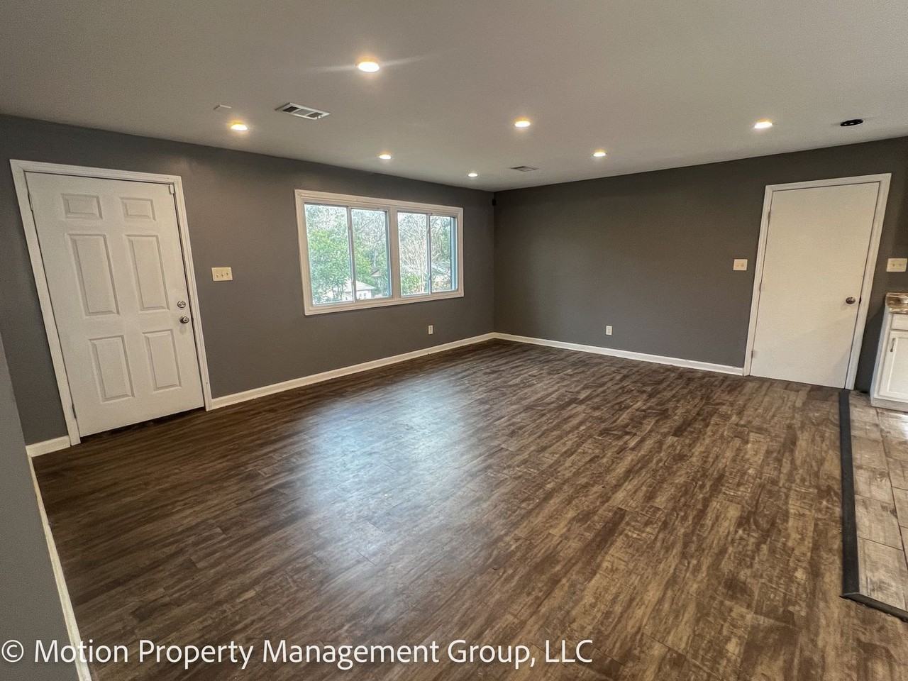 2728 Pierce Dr N - Photo 3 of 7