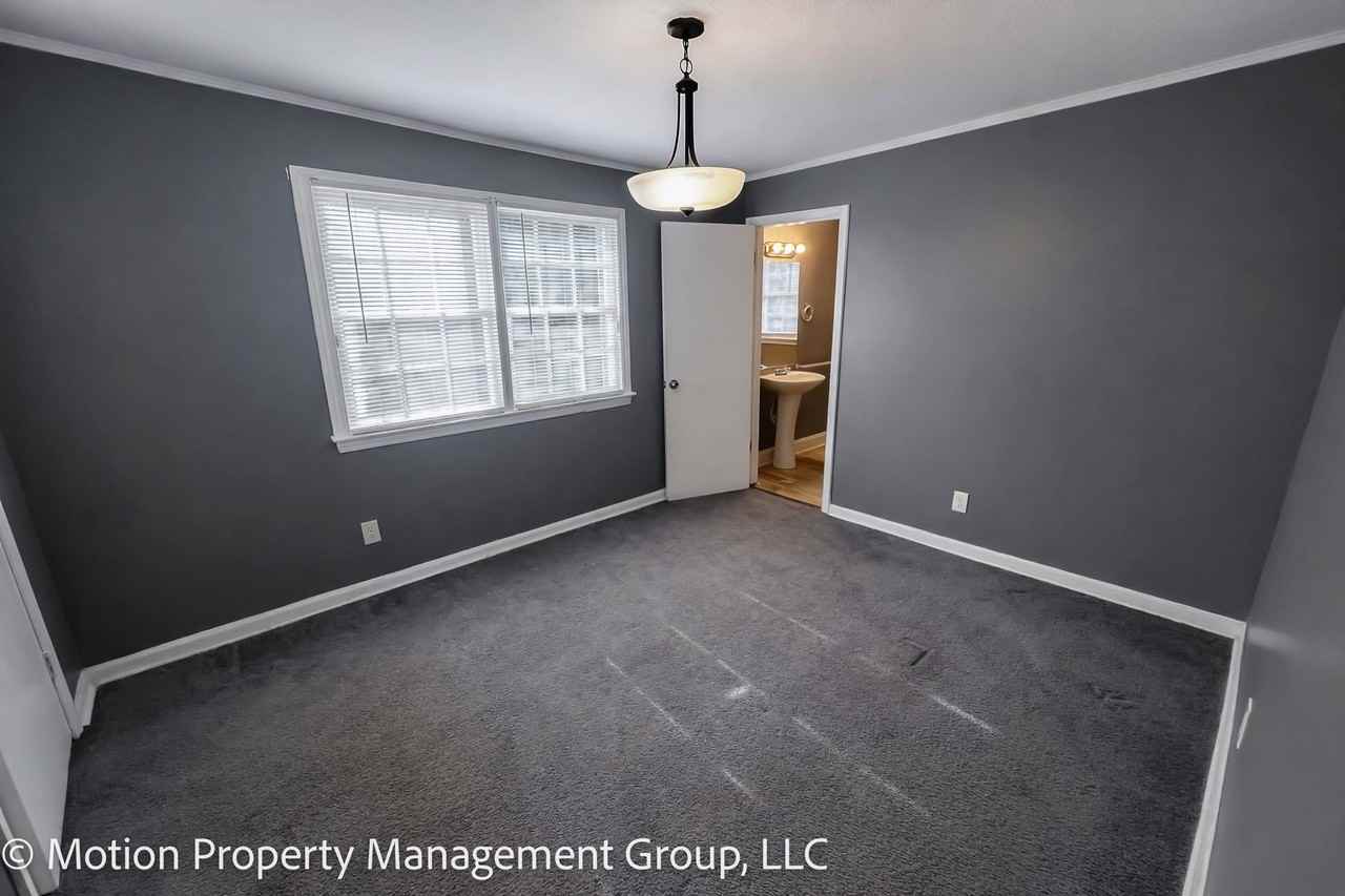 2728 Pierce Dr N - Photo 4 of 7