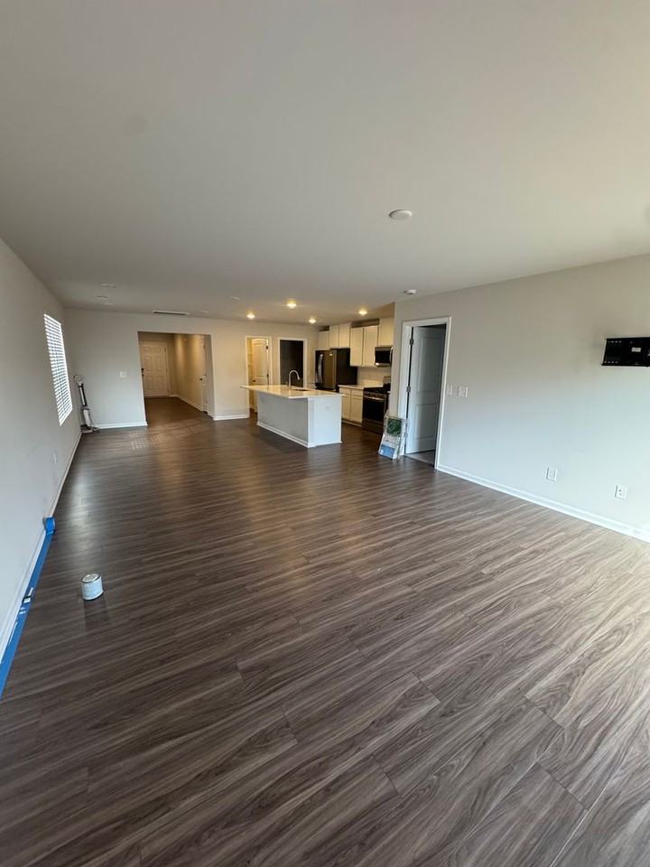 61 Parkwood Ct - Photo 2 of 16