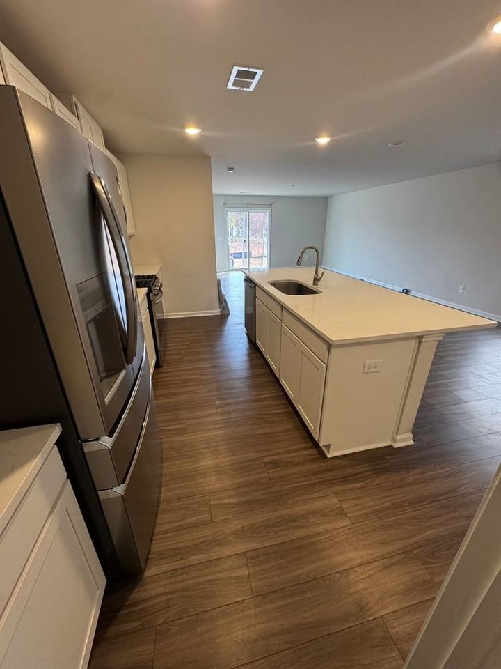 61 Parkwood Ct - Photo 3 of 16