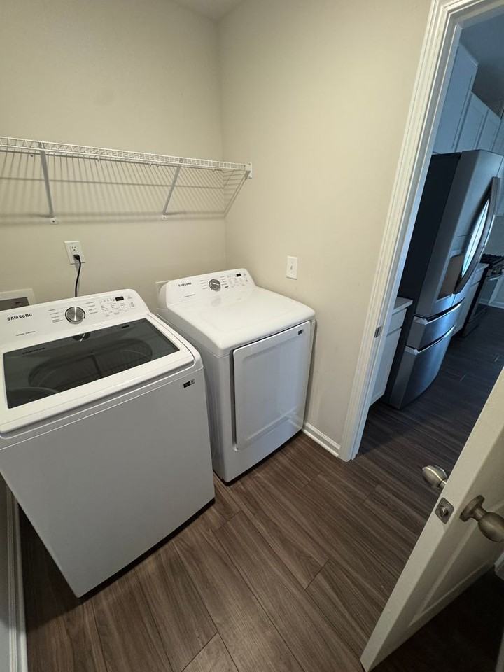 61 Parkwood Ct - Photo 4 of 16