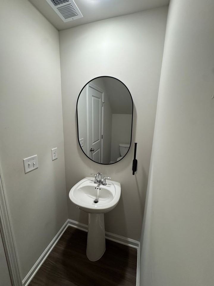 61 Parkwood Ct - Photo 6 of 16