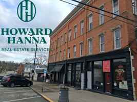 featured image of 219 E Court St