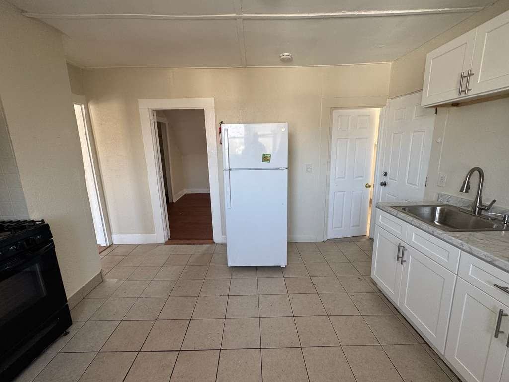 13R Plain St #3 - Photo 4 of 16