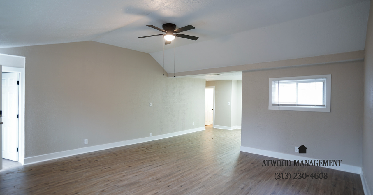 21455 Pickford St - Photo 2 of 8