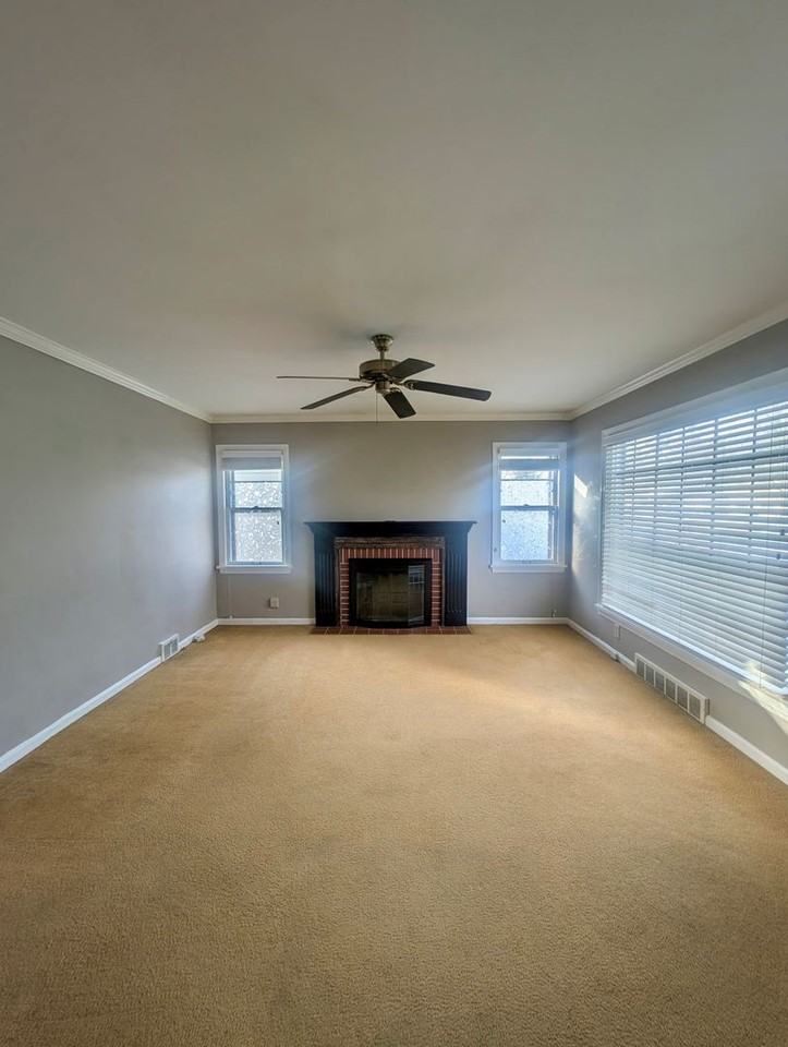 325 Brookfield Ave - Photo 2 of 17