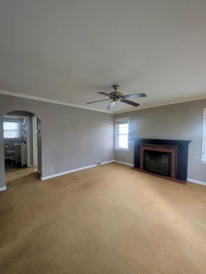 325 Brookfield Ave - Photo 3 of 17