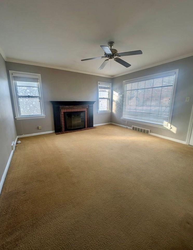 325 Brookfield Ave - Photo 4 of 17