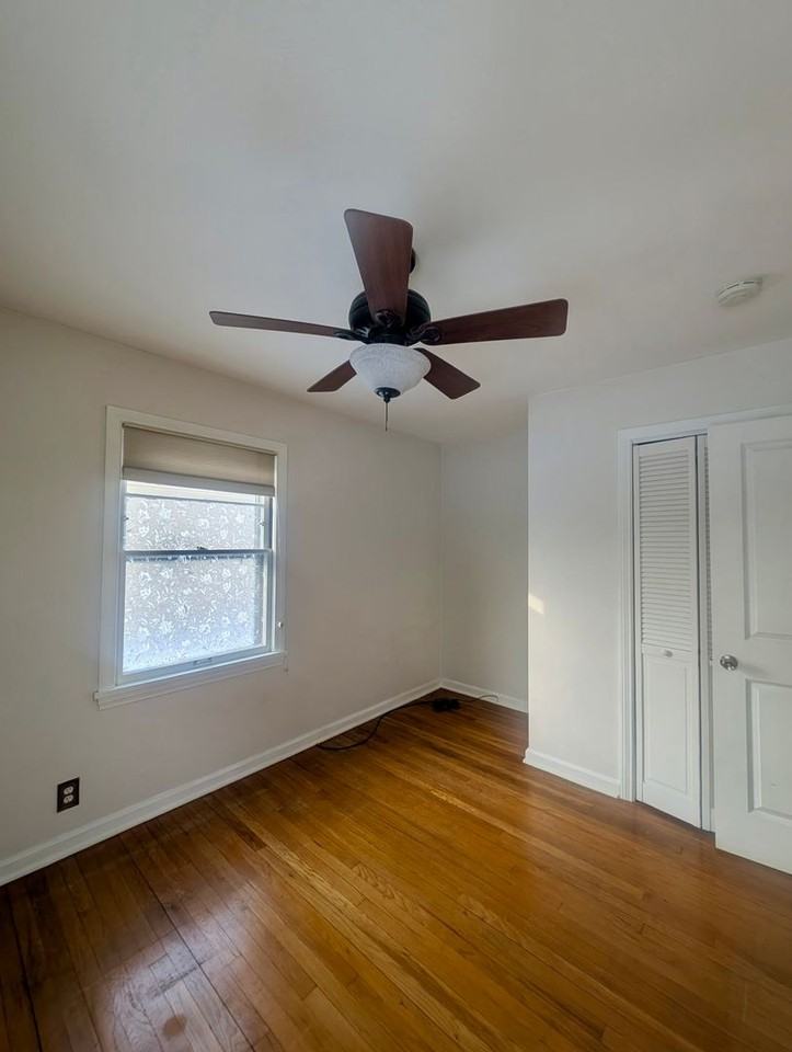 325 Brookfield Ave - Photo 7 of 17