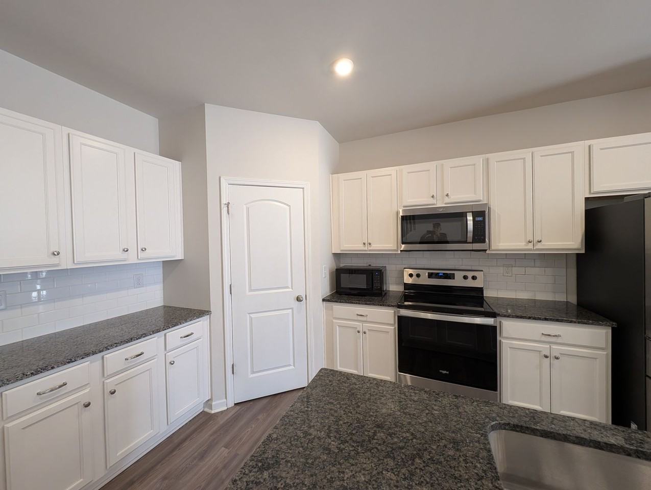 3340 Bluff Hill Ln - Photo 3 of 39