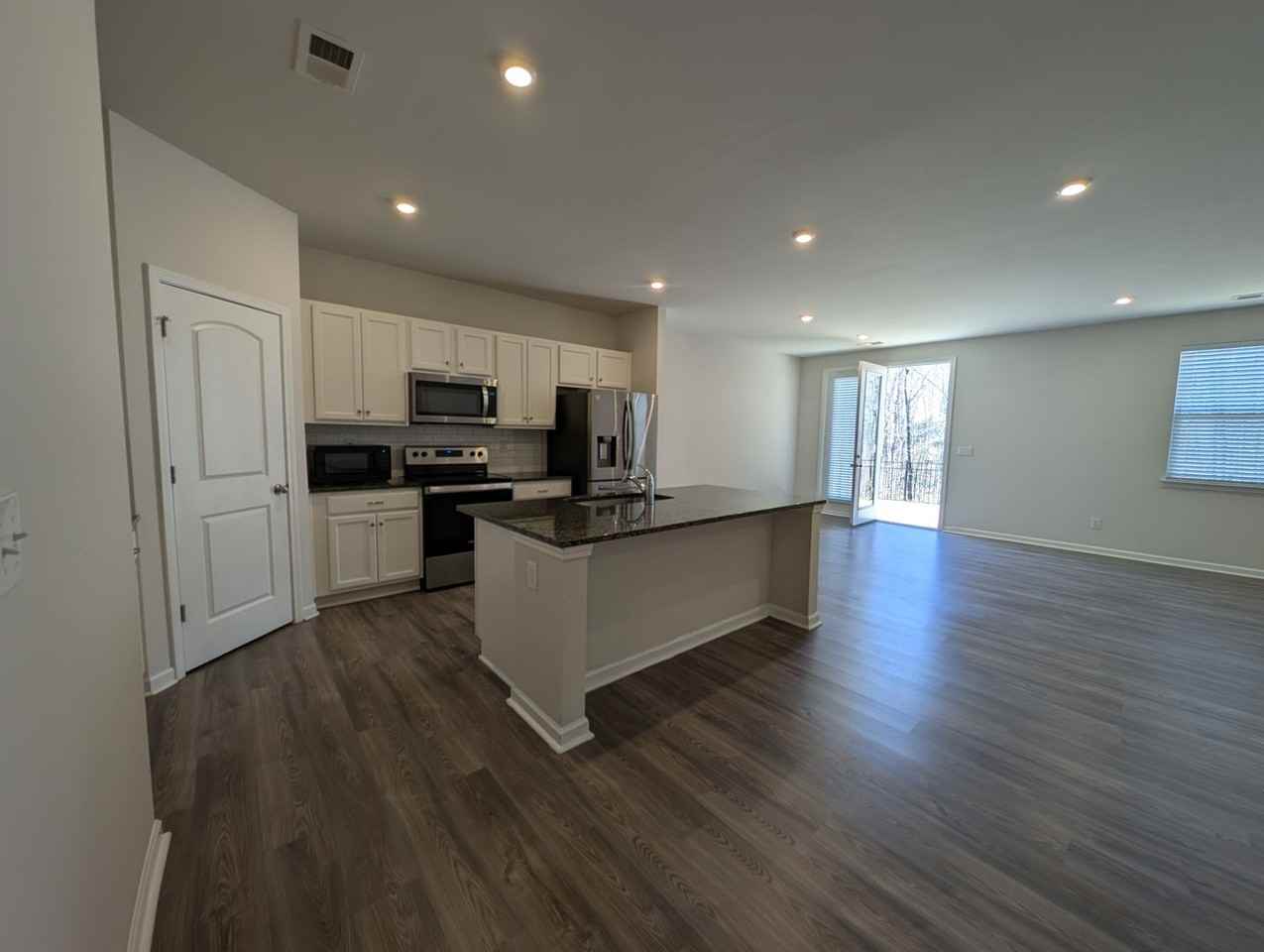 3340 Bluff Hill Ln - Photo 6 of 39