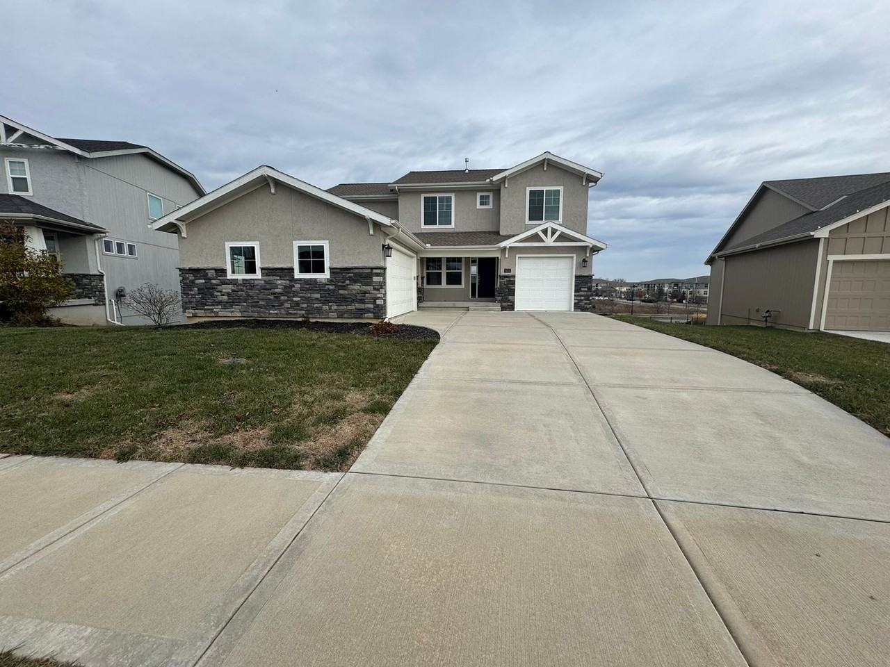 8111 N Sycamore Ave - Photo 2 of 48