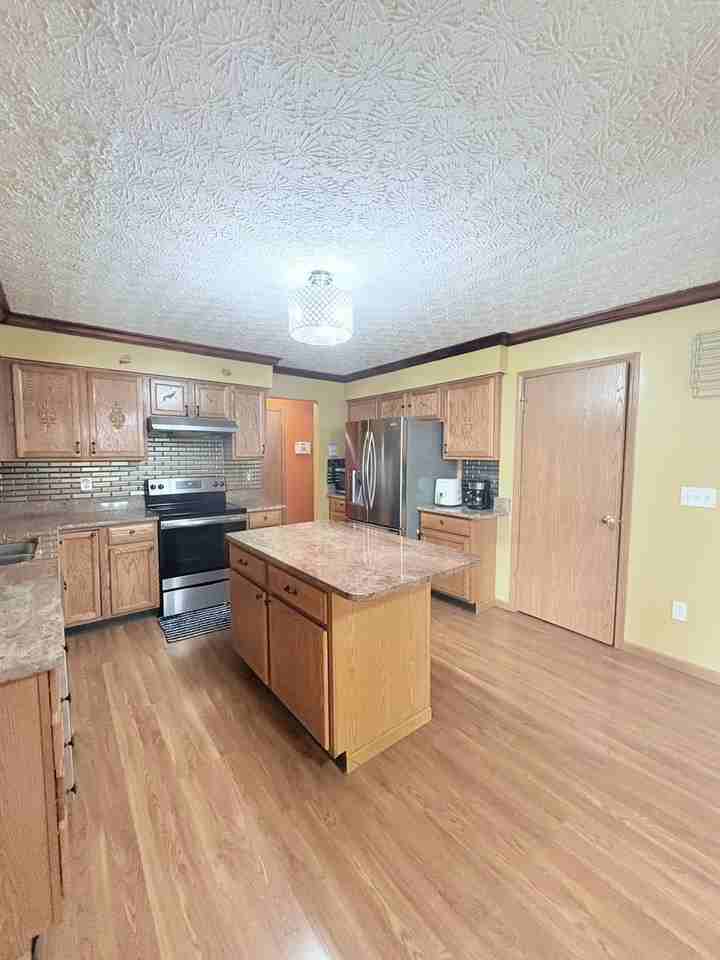 4379 Landmark Rd - Photo 3 of 31
