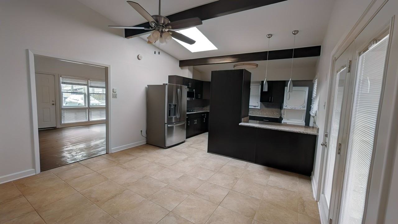 5180 Warfield Dr - Photo 3 of 12