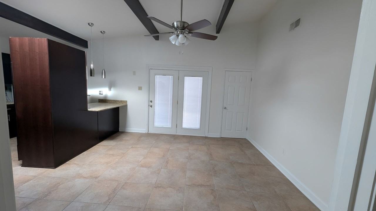 5180 Warfield Dr - Photo 5 of 12