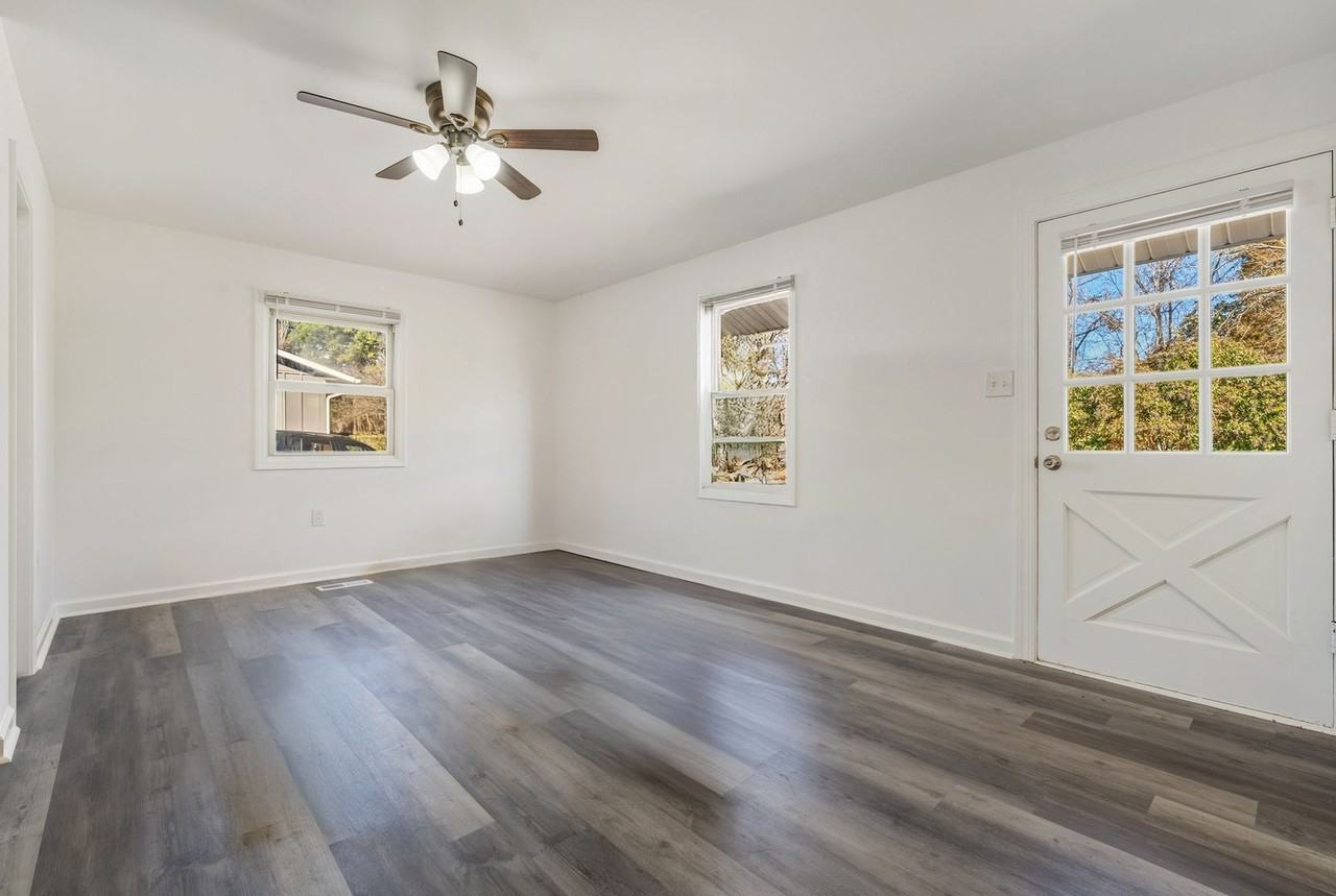 205 Prince St - Photo 2 of 12