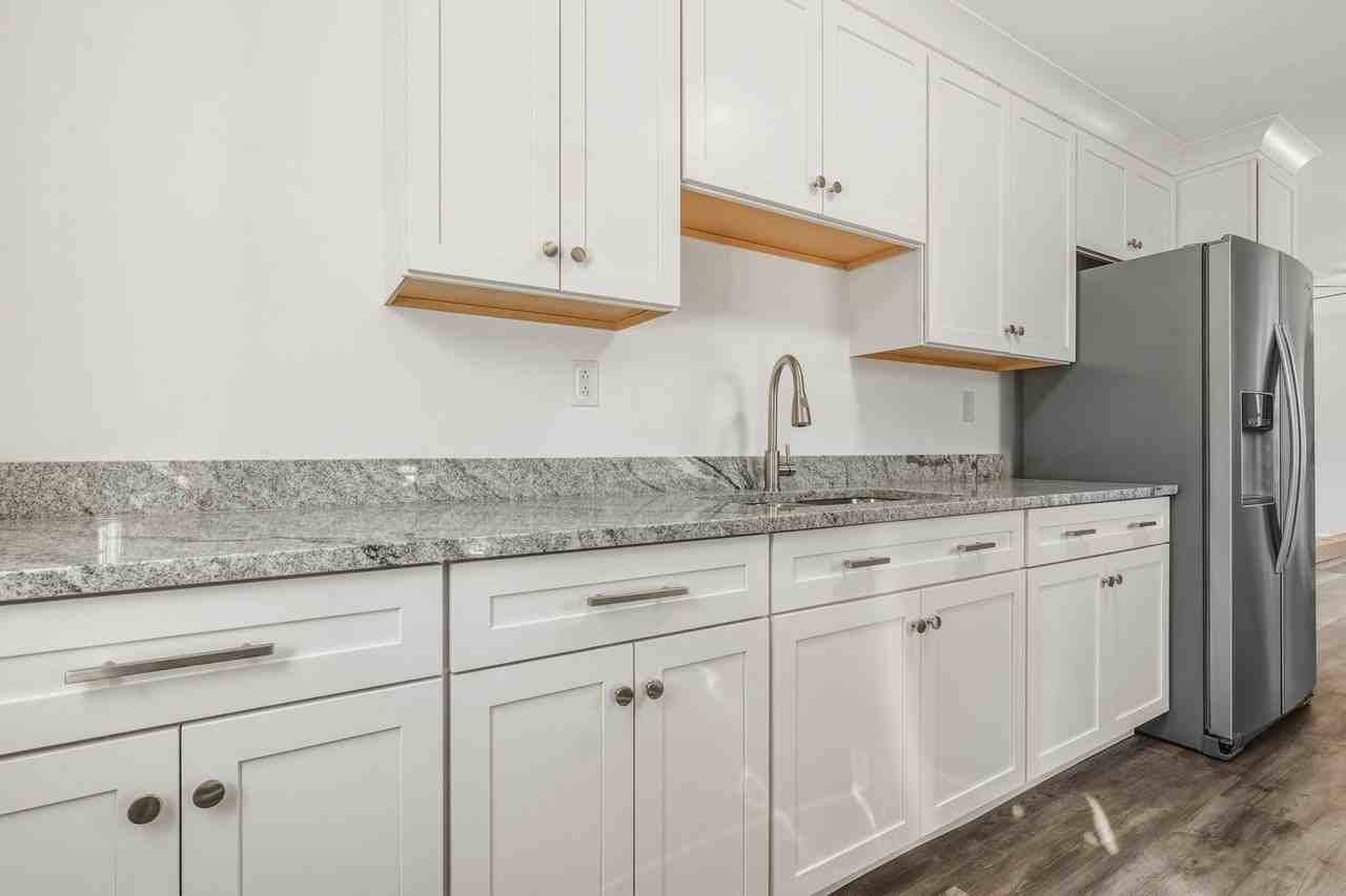 205 Prince St - Photo 6 of 12