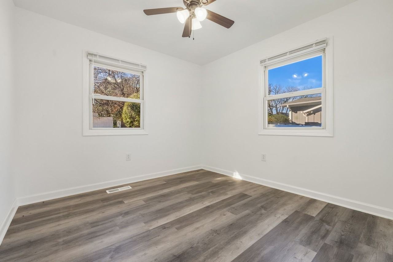 205 Prince St - Photo 7 of 12