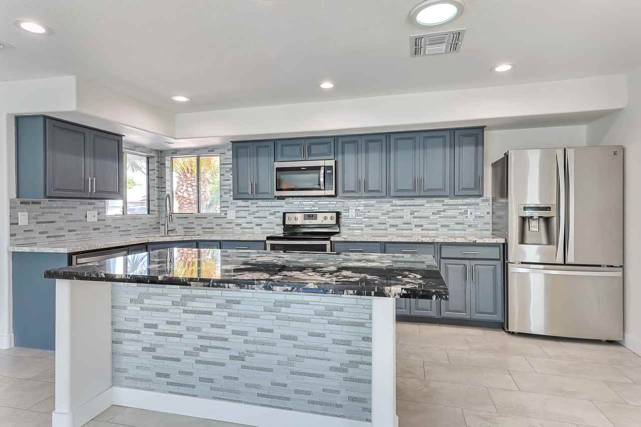 1317 E Fremont Dr - Photo 2 of 25