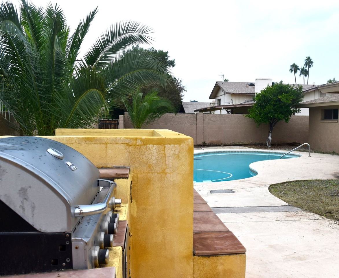 1119 E Riviera Dr - Photo 3 of 50