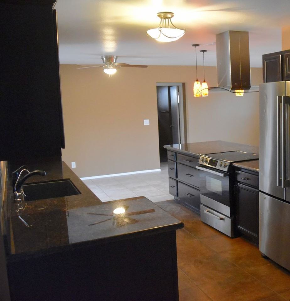 1119 E Riviera Dr - Photo 5 of 50