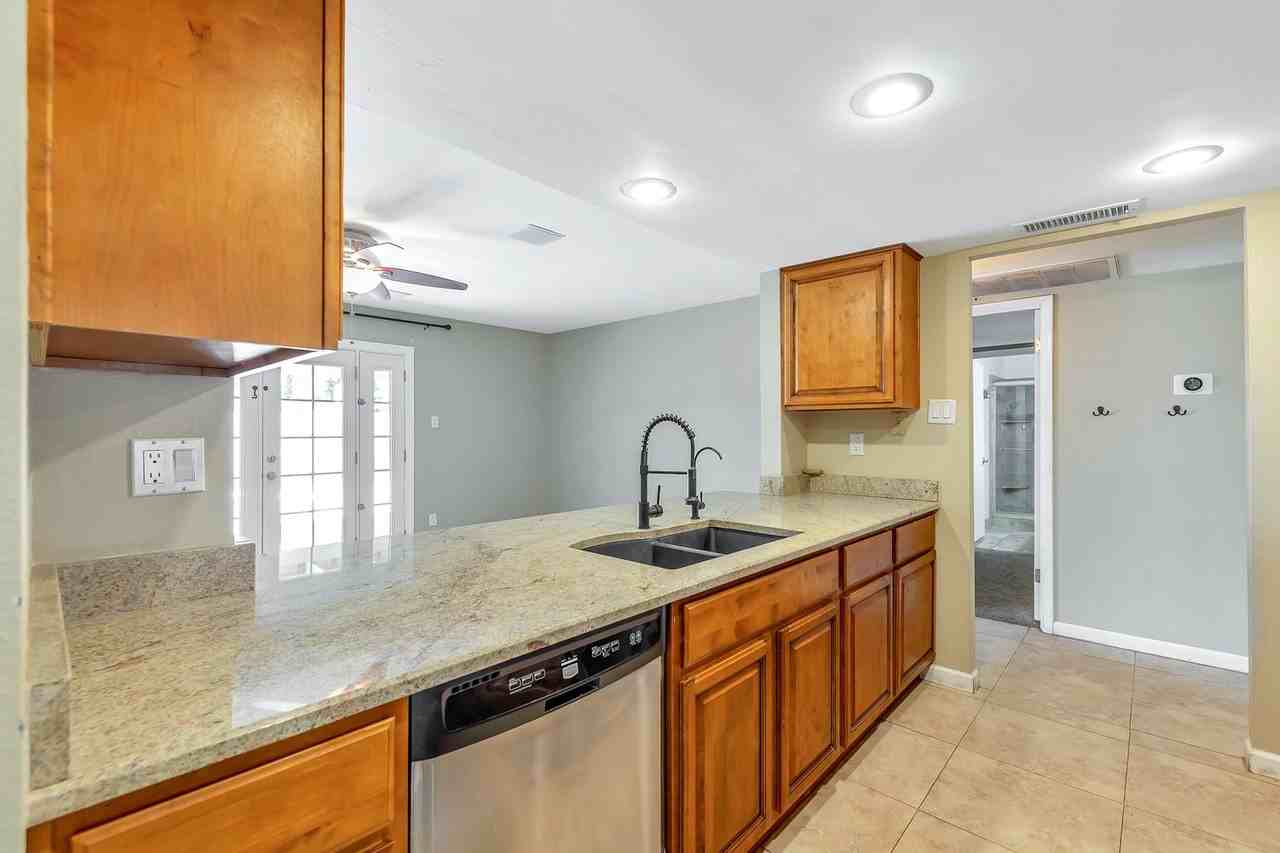 505 E Carson Dr - Photo 4 of 30